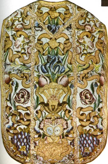 XXXIII. Риза в стиле барокко из бржевновского монастыря в Праге. 