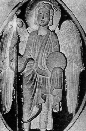 924. Ангел. Кафедральный собор в Ллейде, вторая половина XIII века. На ангеле романский плащ, свободно присборенный на фигуре. 